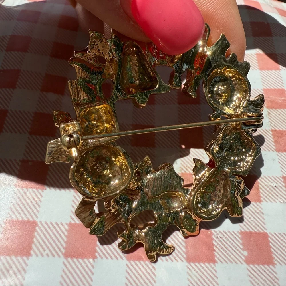 Avon 2010 Collection Holiday Wreath Pin Festive Gold and Red Brooch NIB vintage